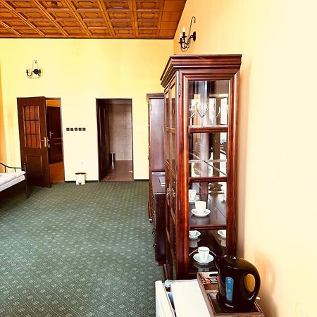 Hotel Maxim Frýdek-Místek Екстериор снимка