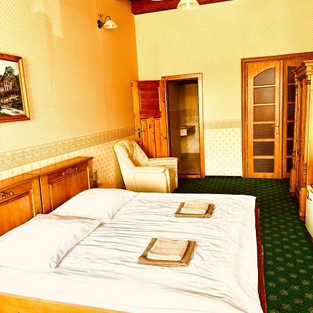 Hotel Maxim Frýdek-Místek Екстериор снимка