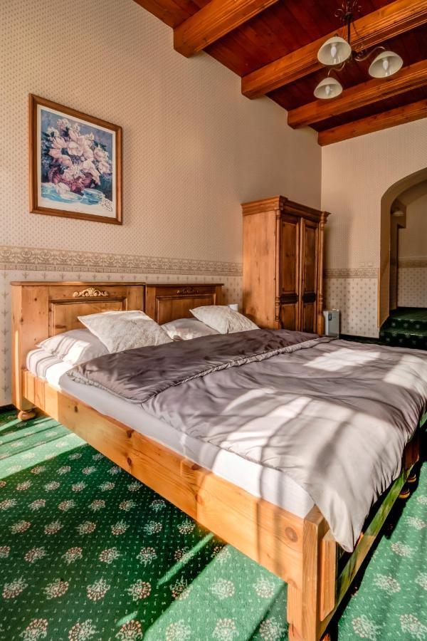 Hotel Maxim Frýdek-Místek Екстериор снимка