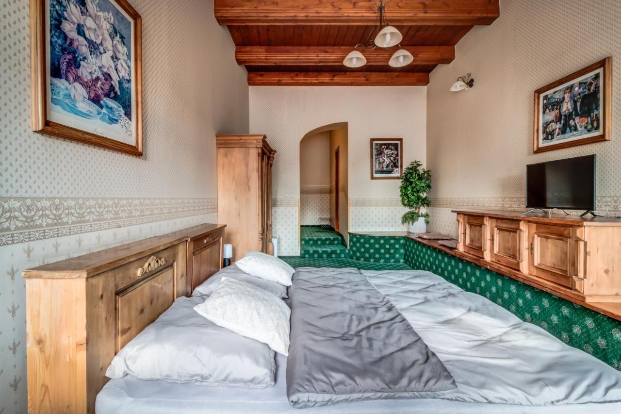 Hotel Maxim Frýdek-Místek Екстериор снимка