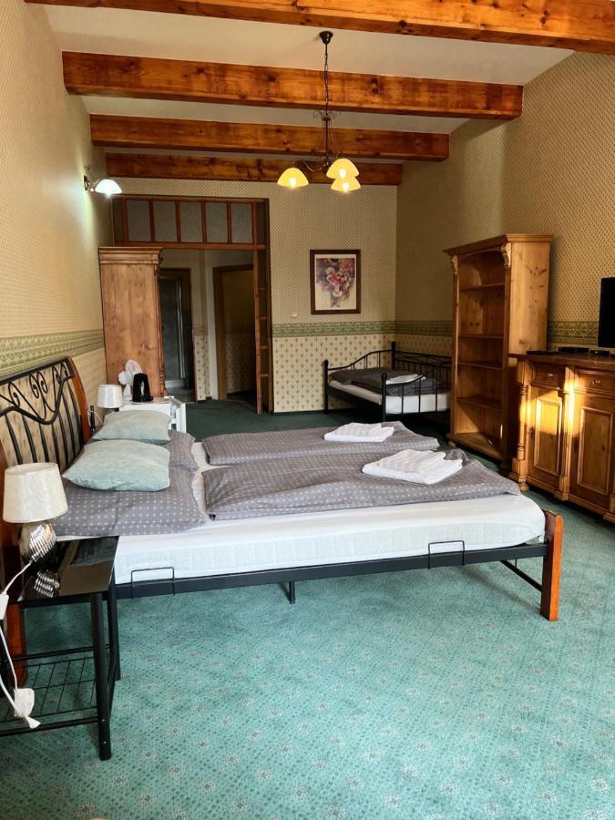 Hotel Maxim Frýdek-Místek Екстериор снимка