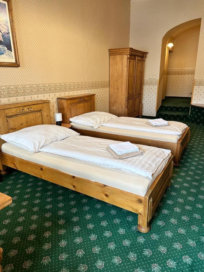 Hotel Maxim Frýdek-Místek Екстериор снимка