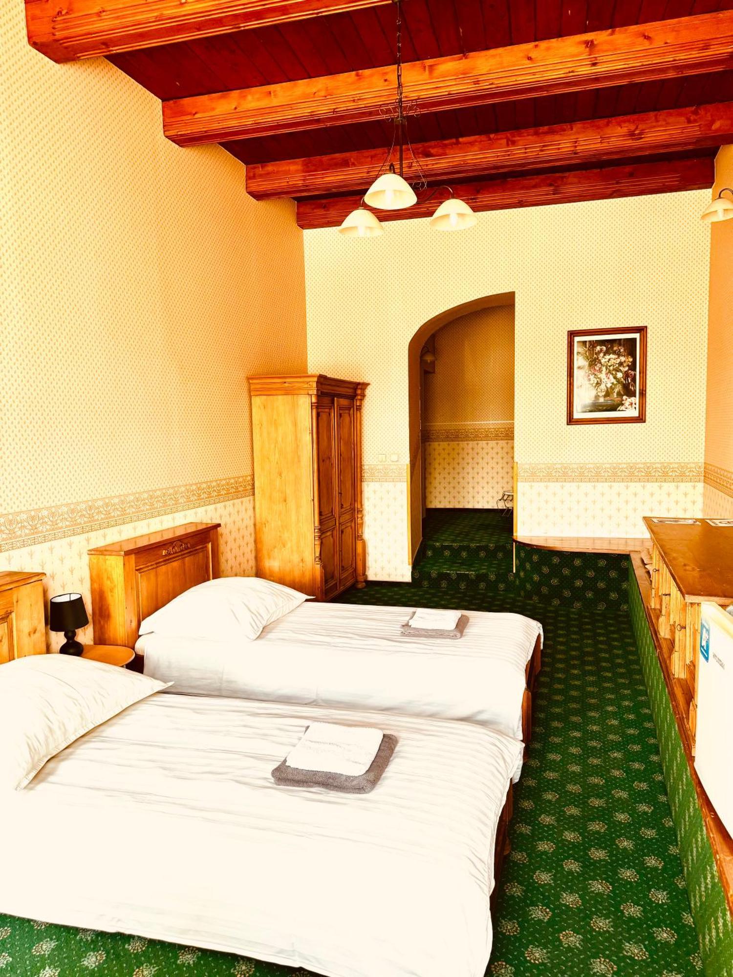Hotel Maxim Frýdek-Místek Екстериор снимка